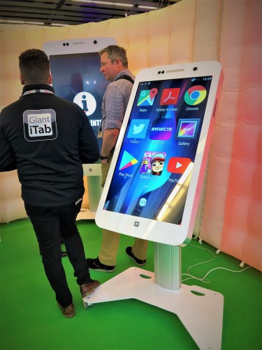 Stand MWC smartphone