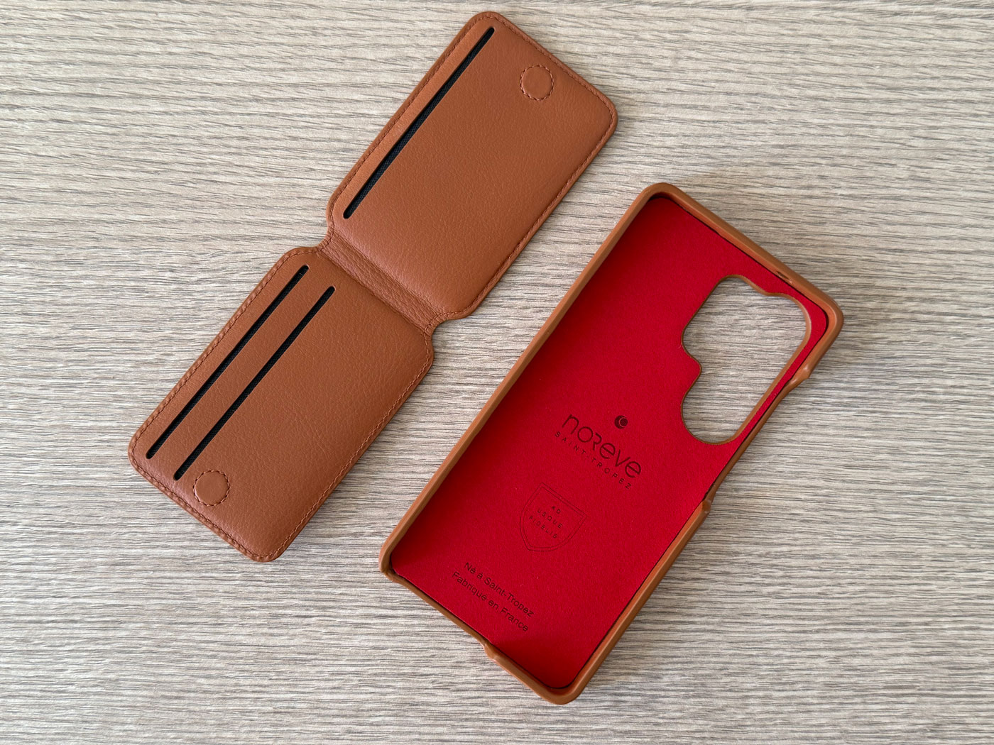 Porte-cartes Click and Cover ouvert