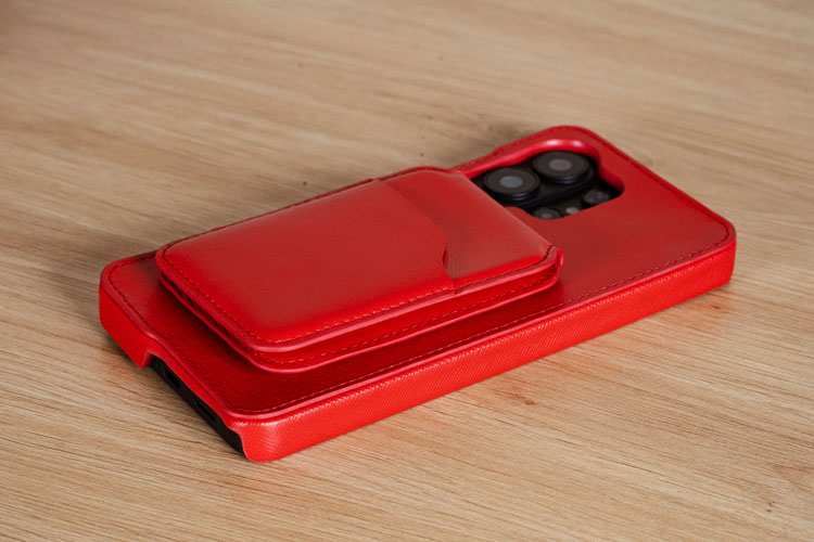 Porte-cartes Click and Cover integre au dos